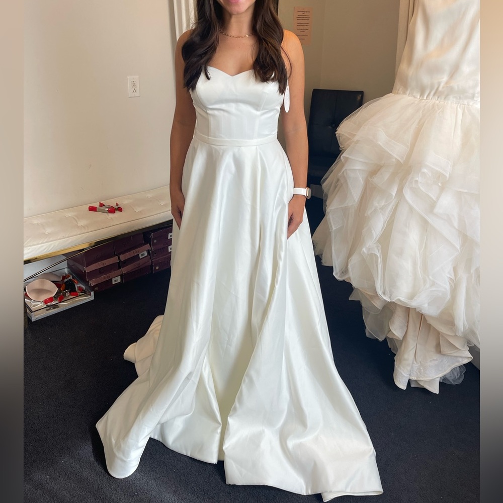 David’s Bridal Elegant White Strapless Wedding Dress Gown